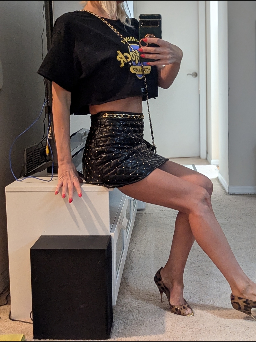 Alice + Olivia Black Quilted Vegan Leather A-Line Mini Skirt with Gold Chain - Picture 9 of 13